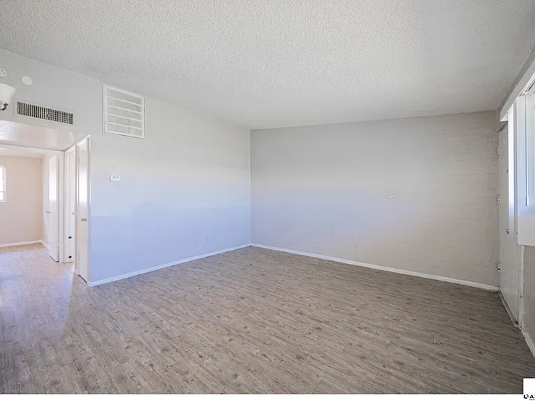 2123 W Devonshire Ave #9 — Photo 6