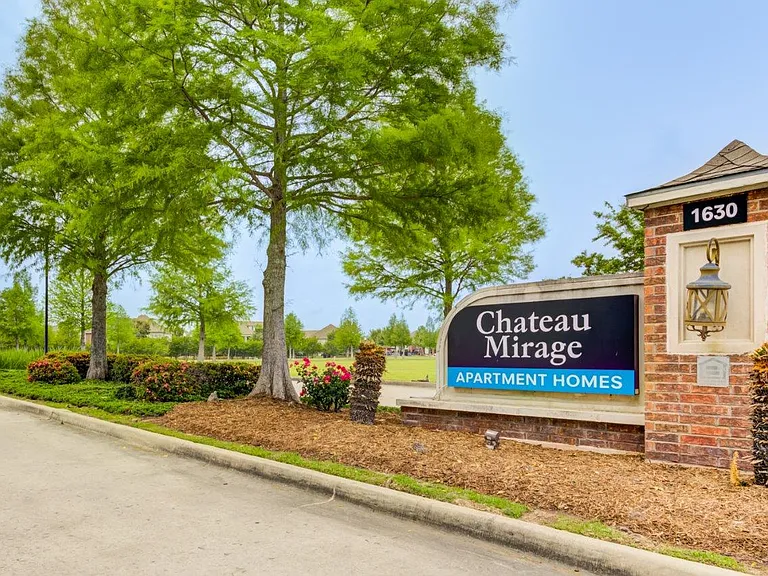 Chateau Mirage Apartment Homes — Photo 35