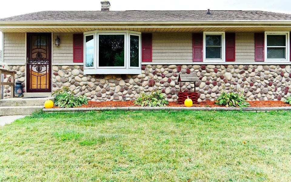 1st image of 8011 W Gertrude Dr