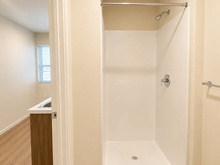 Plaza Apartments — Photo 95