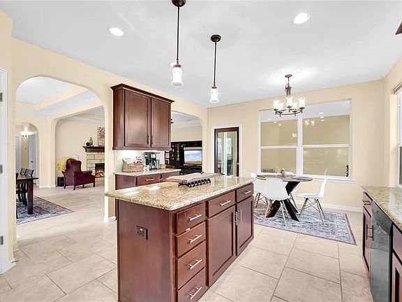 5th image of 16066 Broadwater Dr
