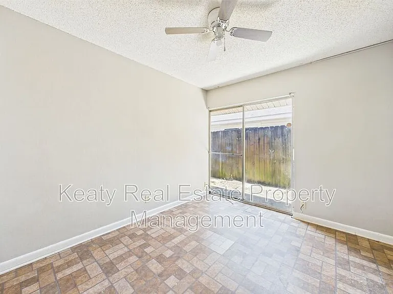 513 Fox Run Ave #1 — Photo 18