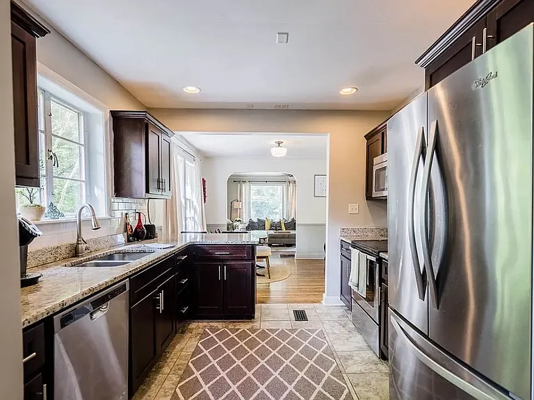 412 Haynes St — Photo 1