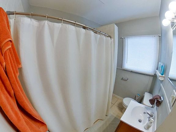 4th image of 728 Poyntz Ave APT 3