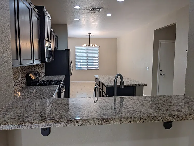 283 E Jade Dr — Photo 6