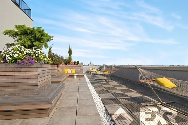 Rented by EXR | media 24