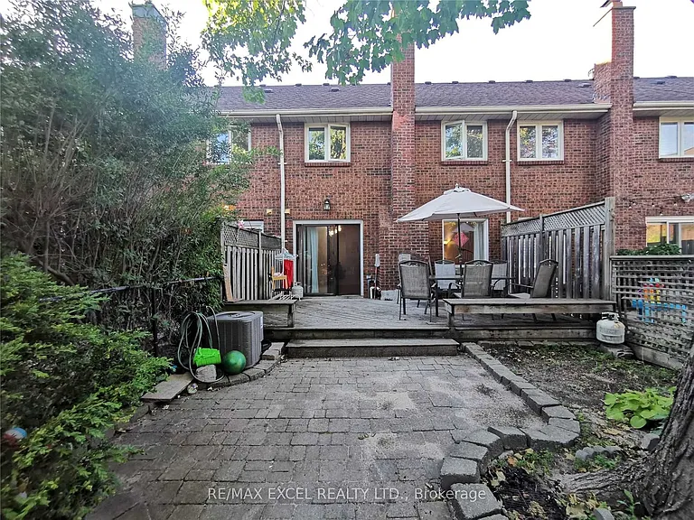 75 Ecclesfield Dr — Photo 17