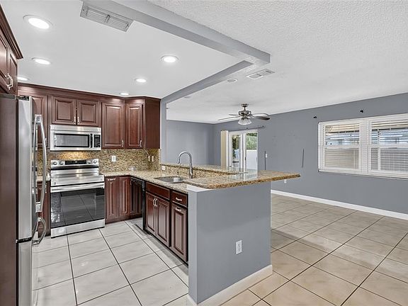 4th image of 3104 DOLE STREET