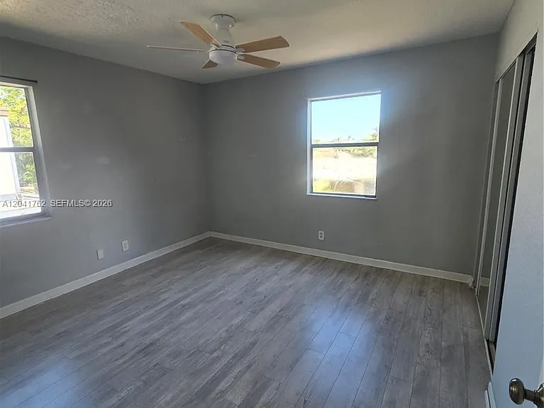 46 SE 10th St #3 — Photo 12