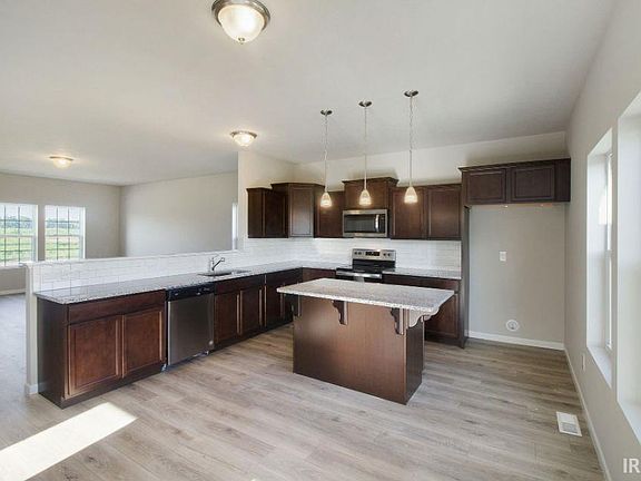 4th image of 50613 Hunters Edge Dr