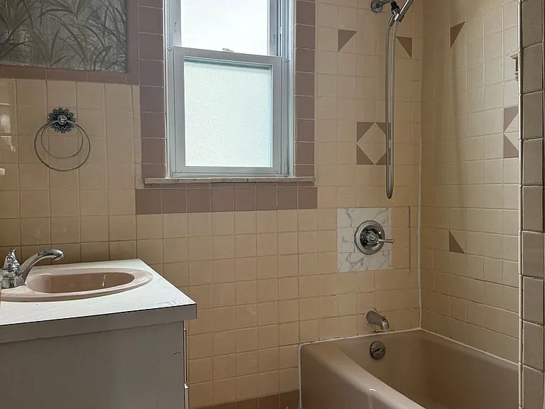 253 Ampere Pkwy — Photo 7