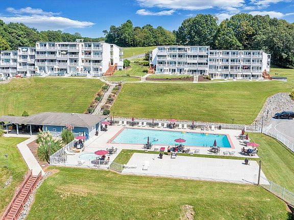 2nd image of 1089 Bluewater Dr Unit 411