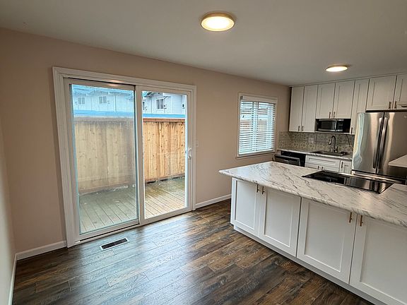 3rd image of 2095 S Kent Des Moines Rd #3