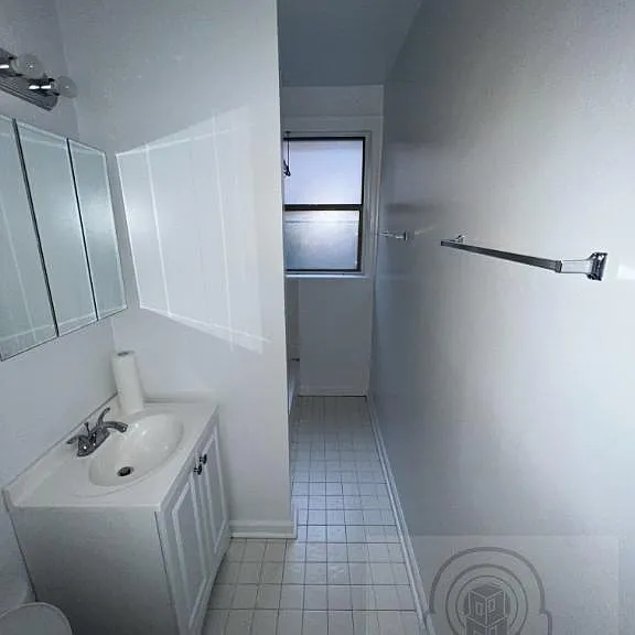1369 W Estes Ave #1H — Photo 9