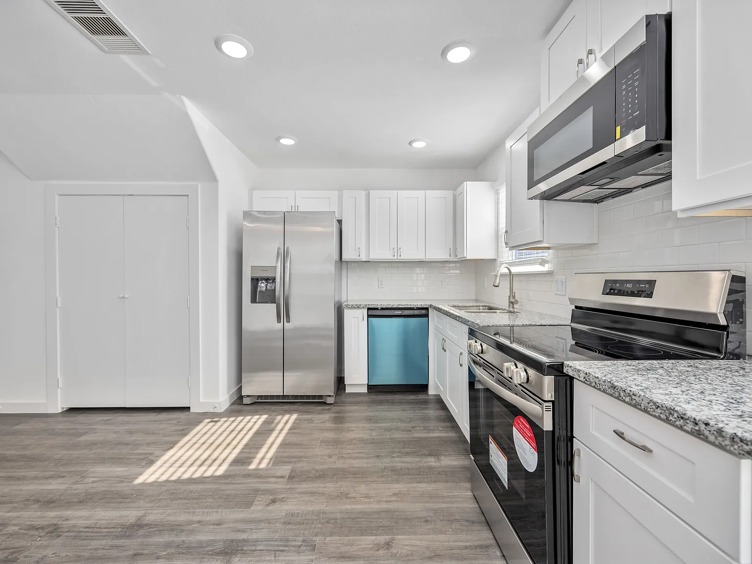 3 bed, 2.5 bath, 1150 sqft, $1,595 — Photo 4