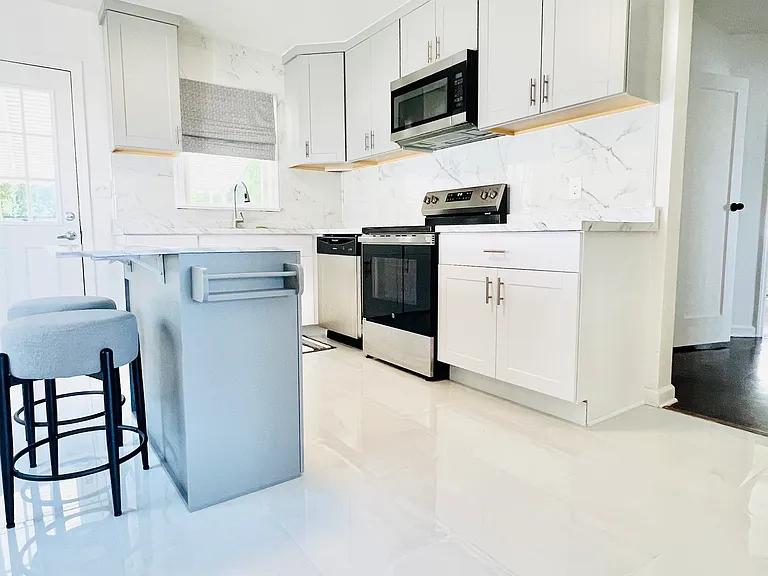 18 Pershing St — Photo 7