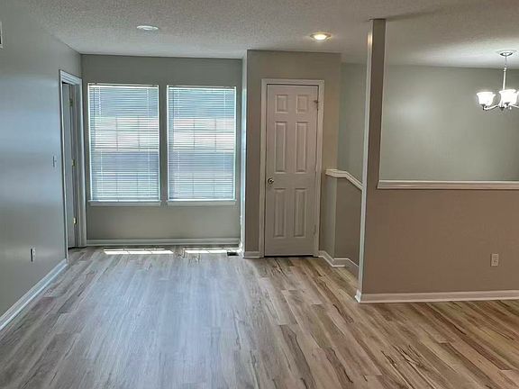 4th image of 3205 N 103rd Ter