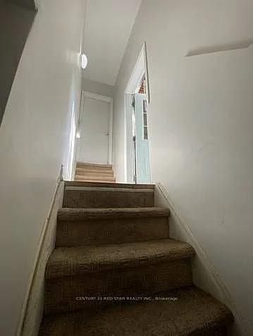 10 Beattie Ave — Photo 8