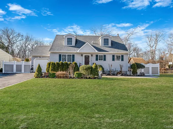 20 Howe Road, Coram, NY 11727