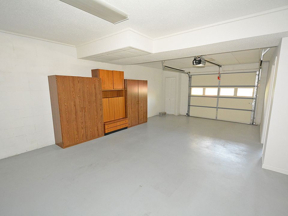 1st image of 429 Country Club Ct
