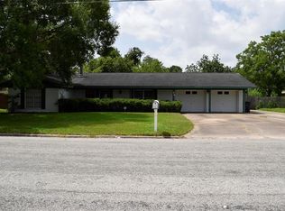 1504 Morningside Dr, Bay City, TX 77414