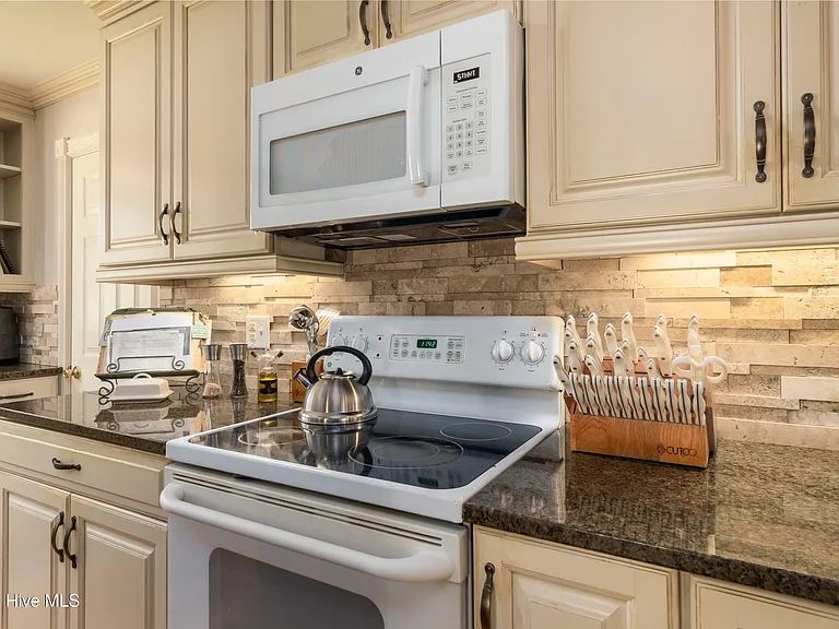 810 Madam Moores Ln #A — Photo 19