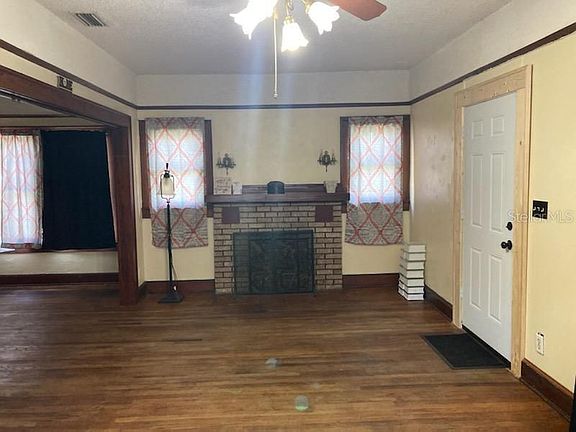3rd image of 439 New York Ave