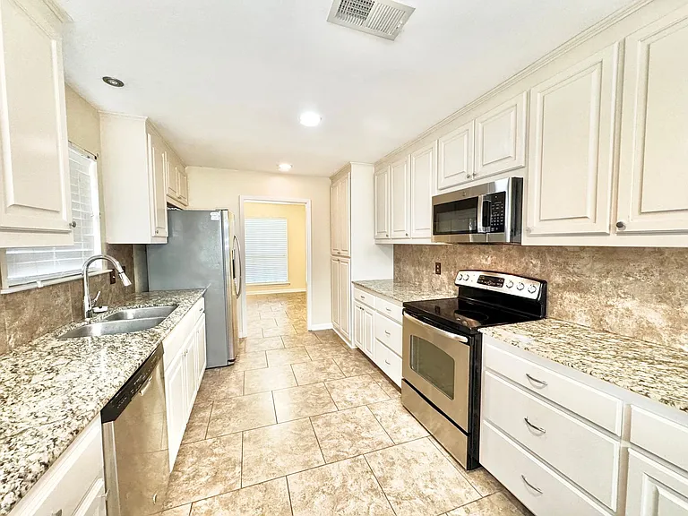 1323 Tamari Dr — Photo 7
