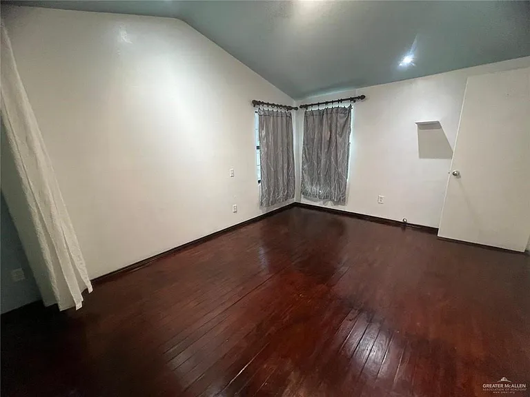 1808 N Broadway St — Photo 13