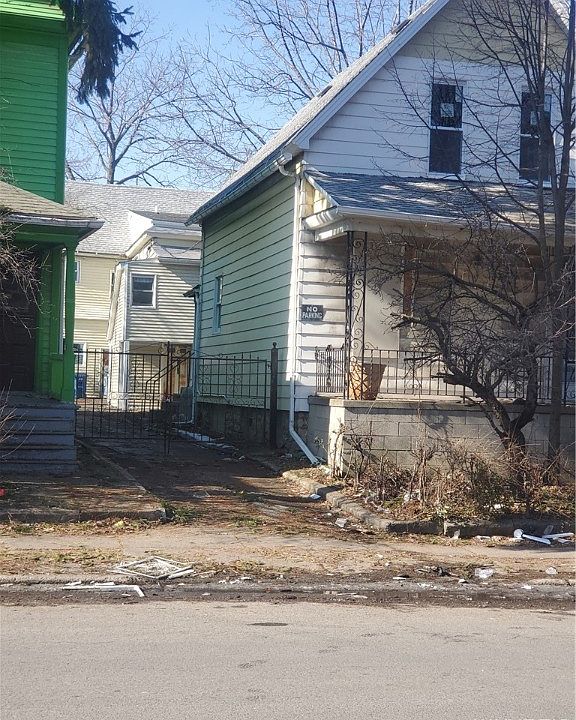 1st image of 260 Grant St