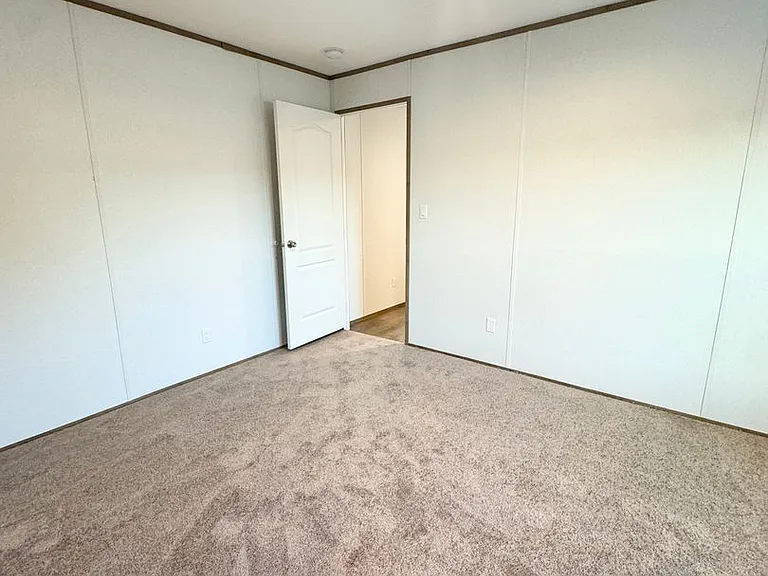 2500 Newton Rd — Photo 12
