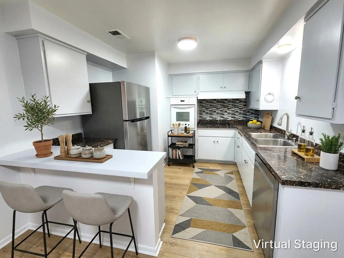 Top floor condo — Photo 4