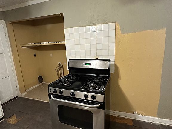 4th image of 944 W Lynwood Ave