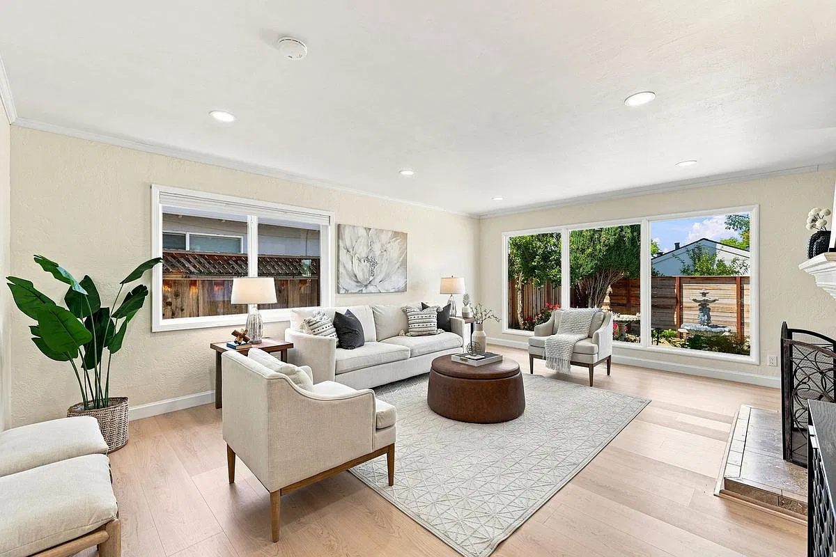 4 bed, 2.0 bath, 1872 sqft, $5,300 — Photo 2