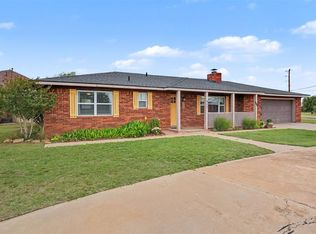 633 E Benton Ave, Sayre, OK 73662