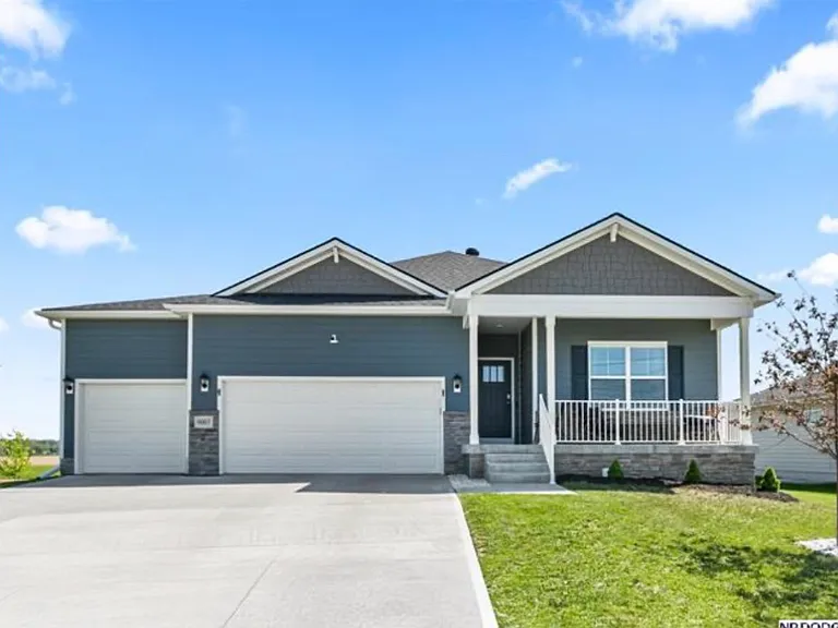 9007 Alexandra Rd — Photo 1