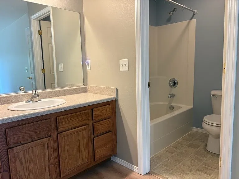 825 Forestglen Dr #7E — Photo 10