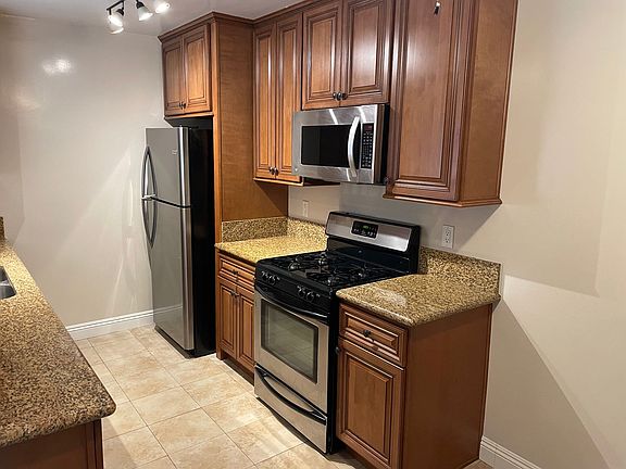 4th image of 110 N Lima St #B