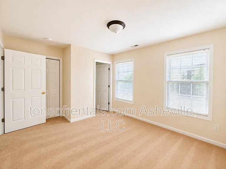 28 Rotunda Cir — Photo 14
