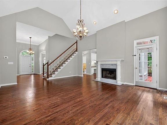 4th image of 4320 Waterford Dr