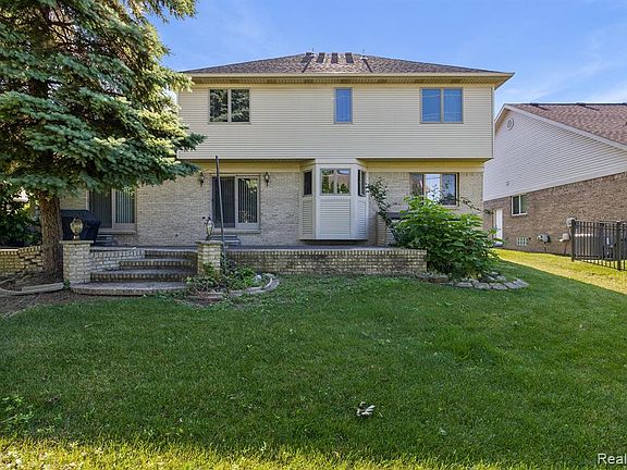 2nd image of 39089 Casimira Ave