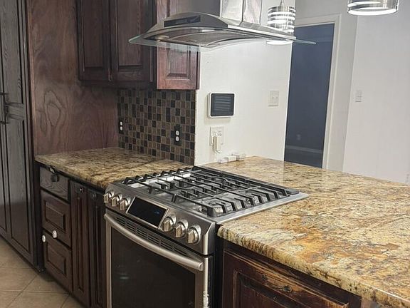 5th image of 403 Crenshaw Dr