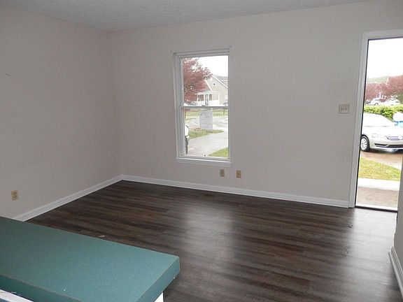 3rd image of 144 Clifton Ct