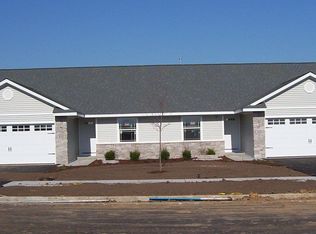 610 Highland Dr, Winnebago, IL 61088