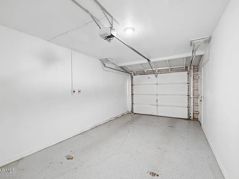 7 S Catalina St — Photo 31