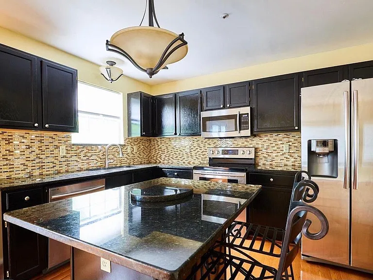 121 Langdon Farm Cir — Photo 2