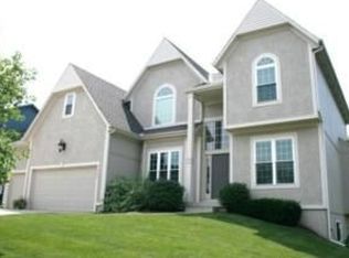 7404 Meadowsweet Ln, Shawnee, KS 66227