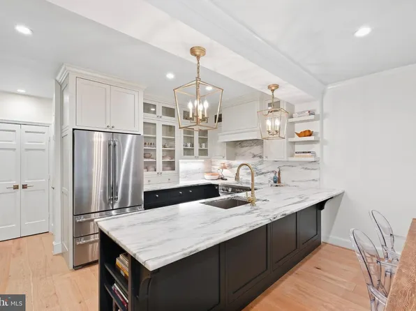 3249 Sutton Pl NW APT C, Washington, DC 20016