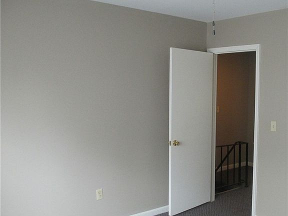 4th image of 401 Greenville St