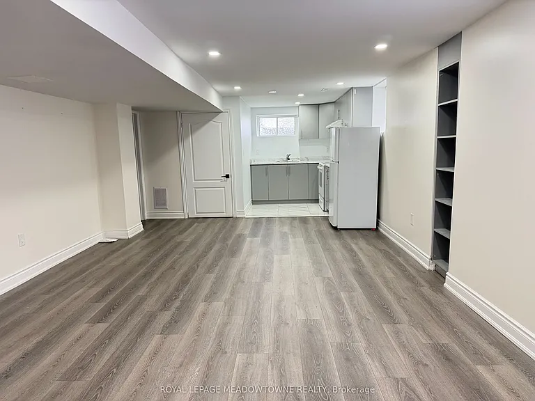 4 Keats Ave #BASEMENT — Photo 3